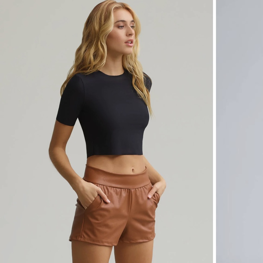 NWT Commando Faux Leather Relaxed Cocoa Side Pockets Short